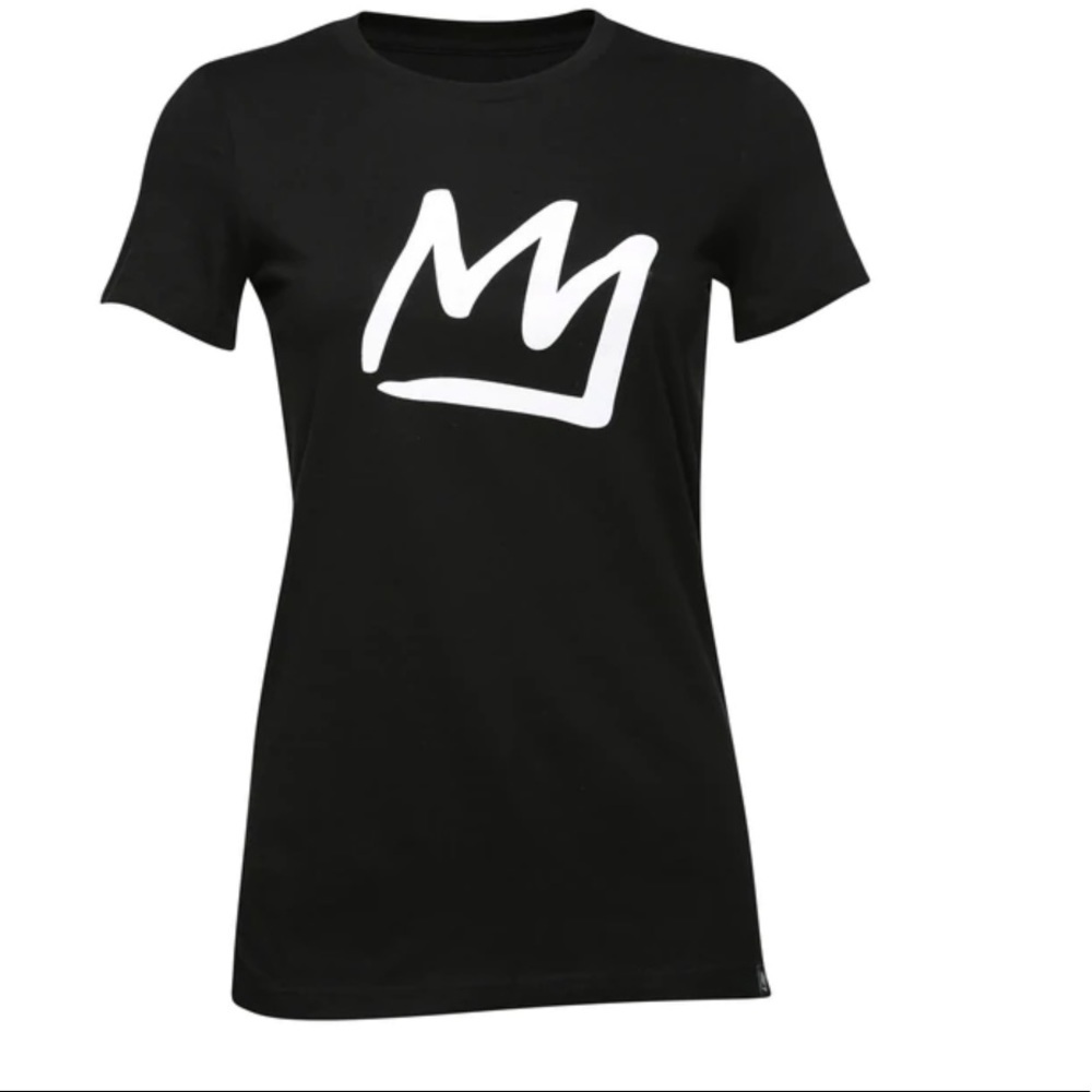 NWT- CROWN WOMEN'S SHORT SLEEVE T-SHIRT. Size Large